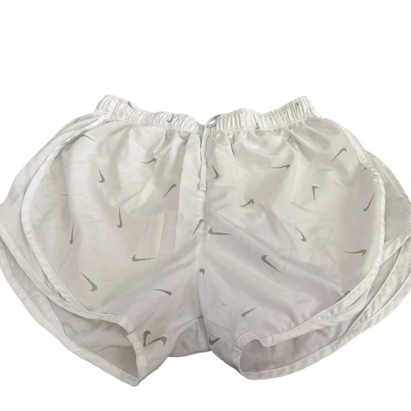 Nike shorts - Picture 1 of 3